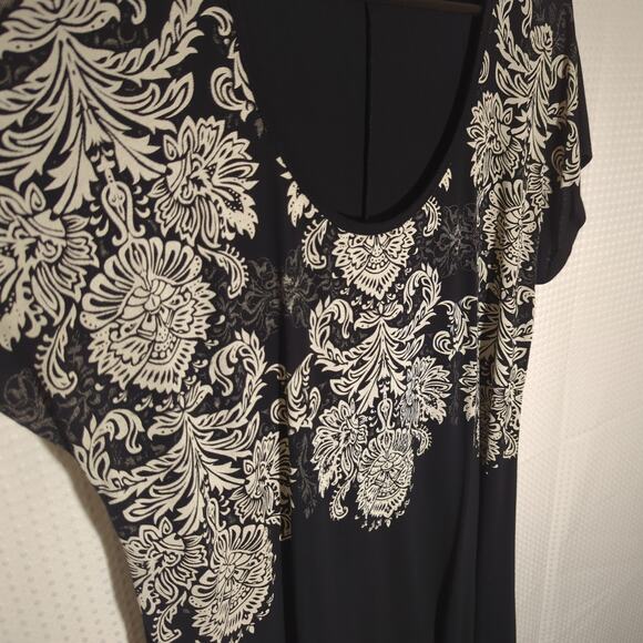 BLEU Medium Black White Floral Print Asymmetrical Hem Stretch Top Made in USA - Picture 3 of 7